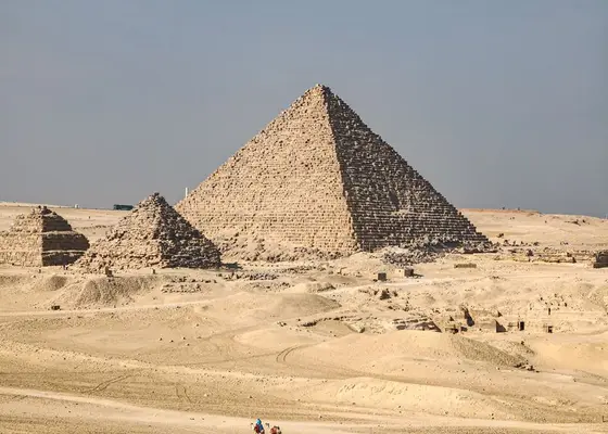 Le piramidi di Giza al tramonto